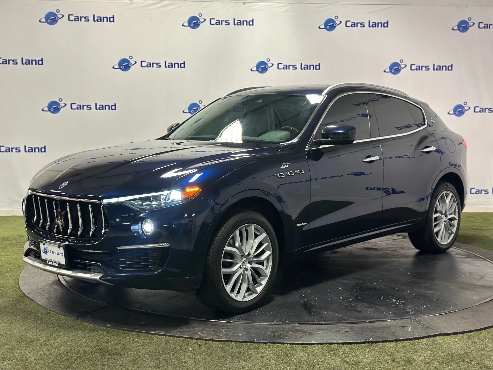 Used 2019 Maserati Levante GranLusso AWD/4WD image 6