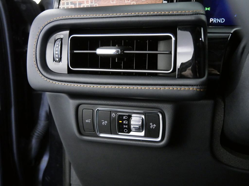 Certified 2025 Lincoln Aviator Black Label AWD/4WD image 23