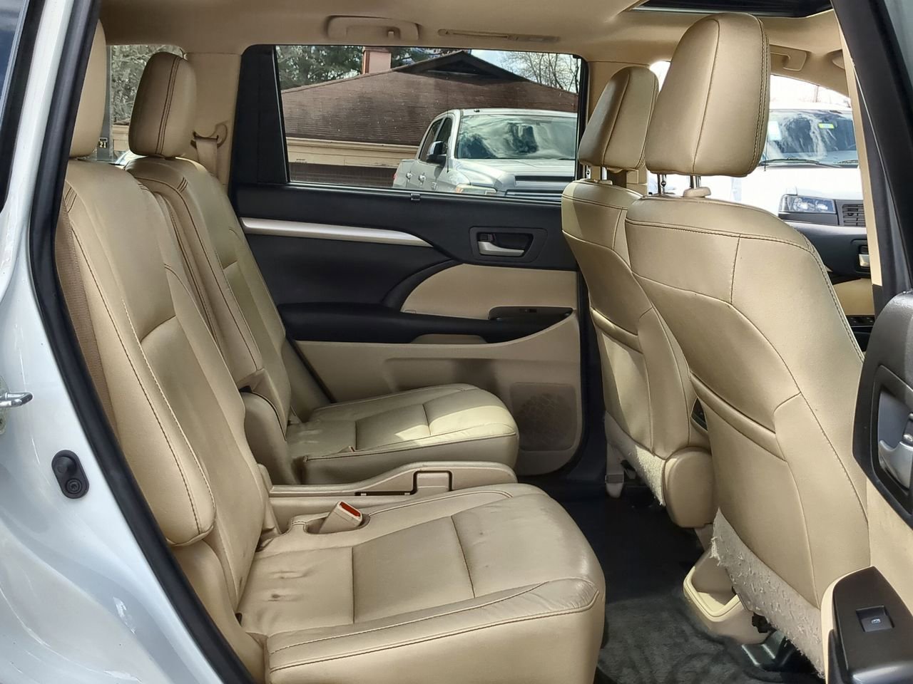 Used 2017 Toyota Highlander XLE FWD image 26