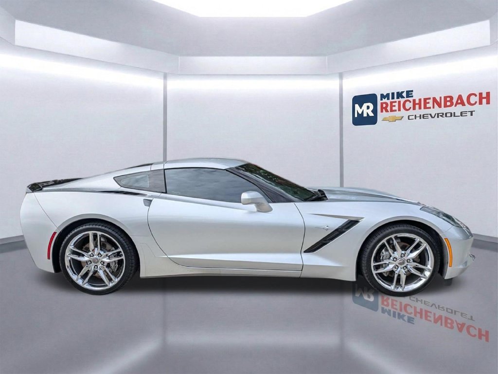 Used 2018 Chevrolet Corvette Stingray Coupe w/ 1LT RWD image 3