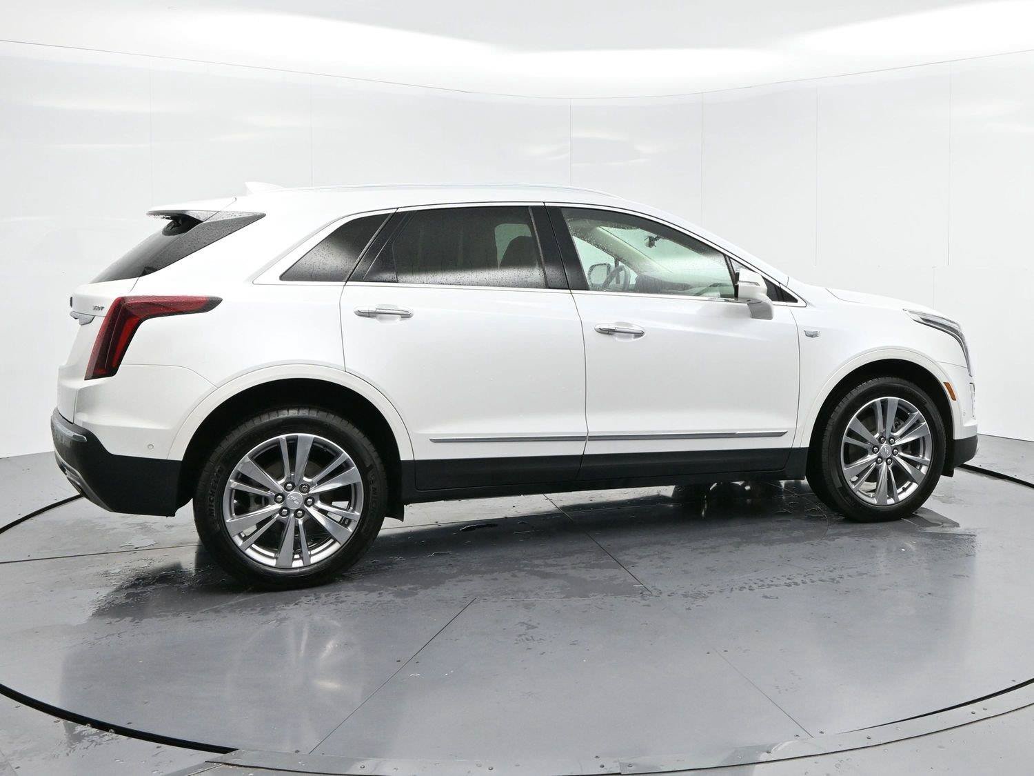 Certified 2024 Cadillac XT5 Premium Luxury w/ Technology Package AWD/4WD image 8