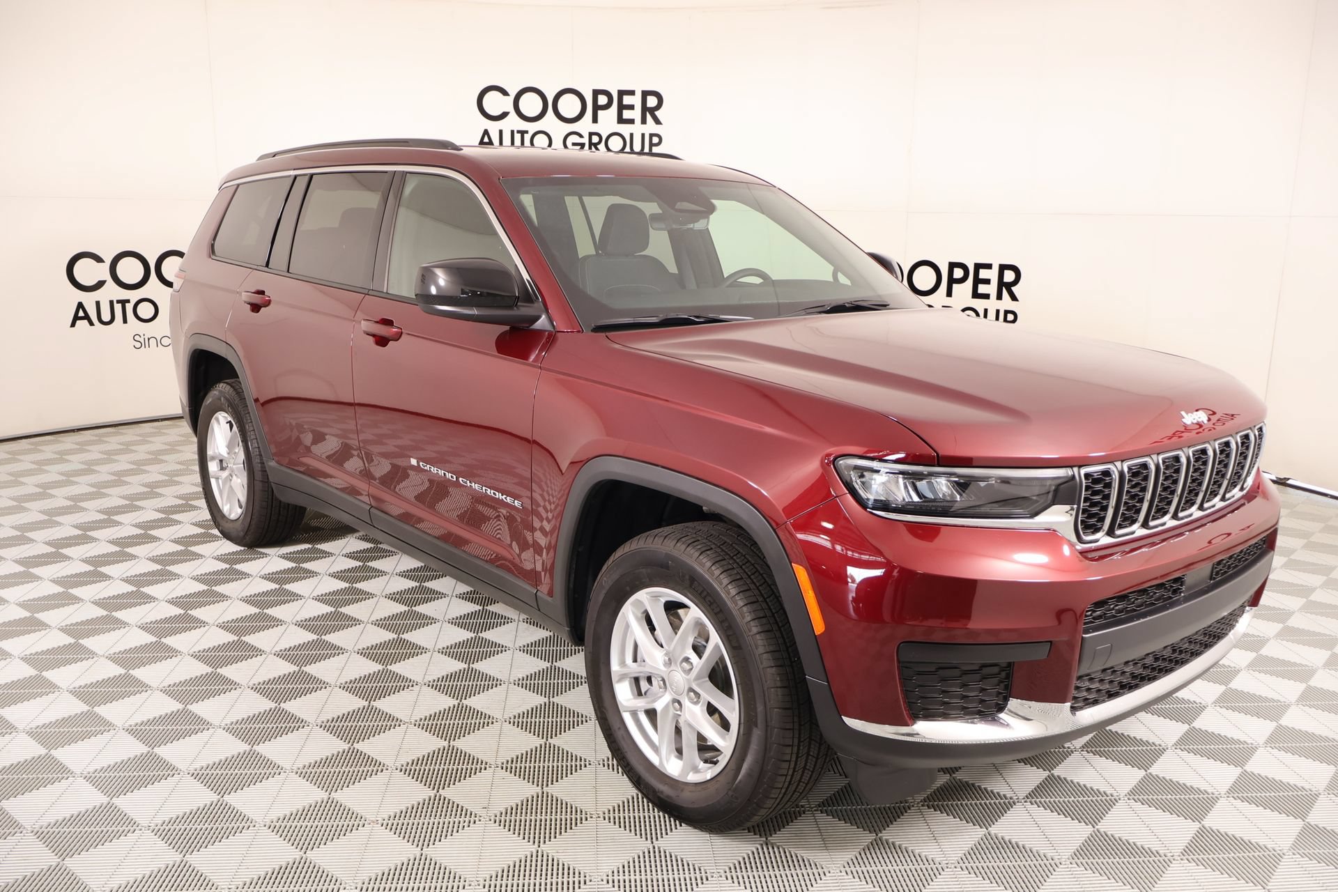 Used 2025 Jeep Grand Cherokee L Laredo w/ Luxury Tech Group I AWD/4WD 360° Tour