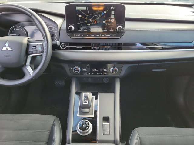 Used 2024 Mitsubishi Outlander SE image 5