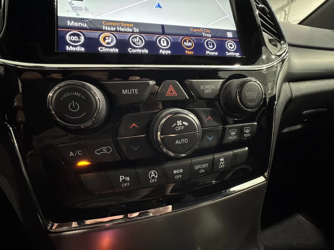 Used 2020 Jeep Grand Cherokee Altitude image 21