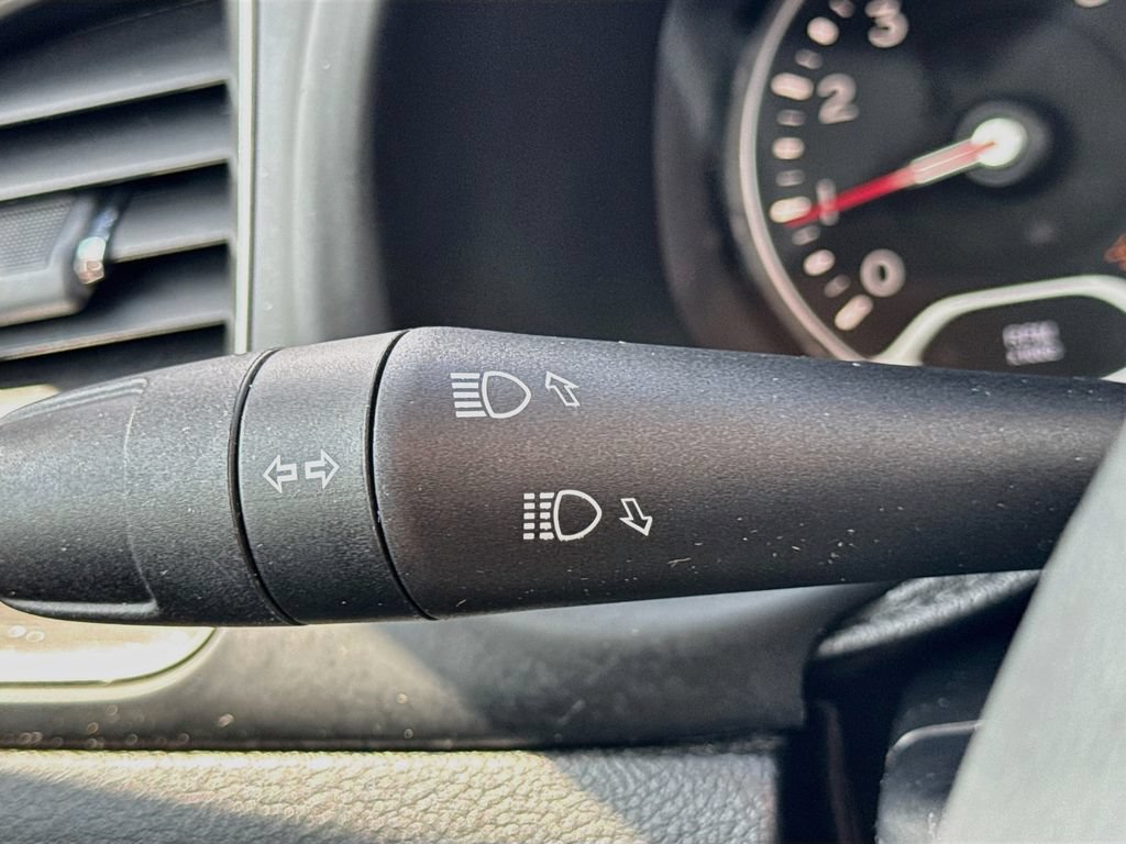 Used 2018 Jeep Renegade Limited w/ UConnect 8.4 Nav Group AWD/4WD image 12