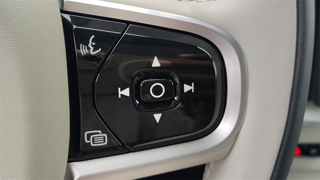 New 2026 Volvo XC60 B5 Ultra w/ Climate Package image 15