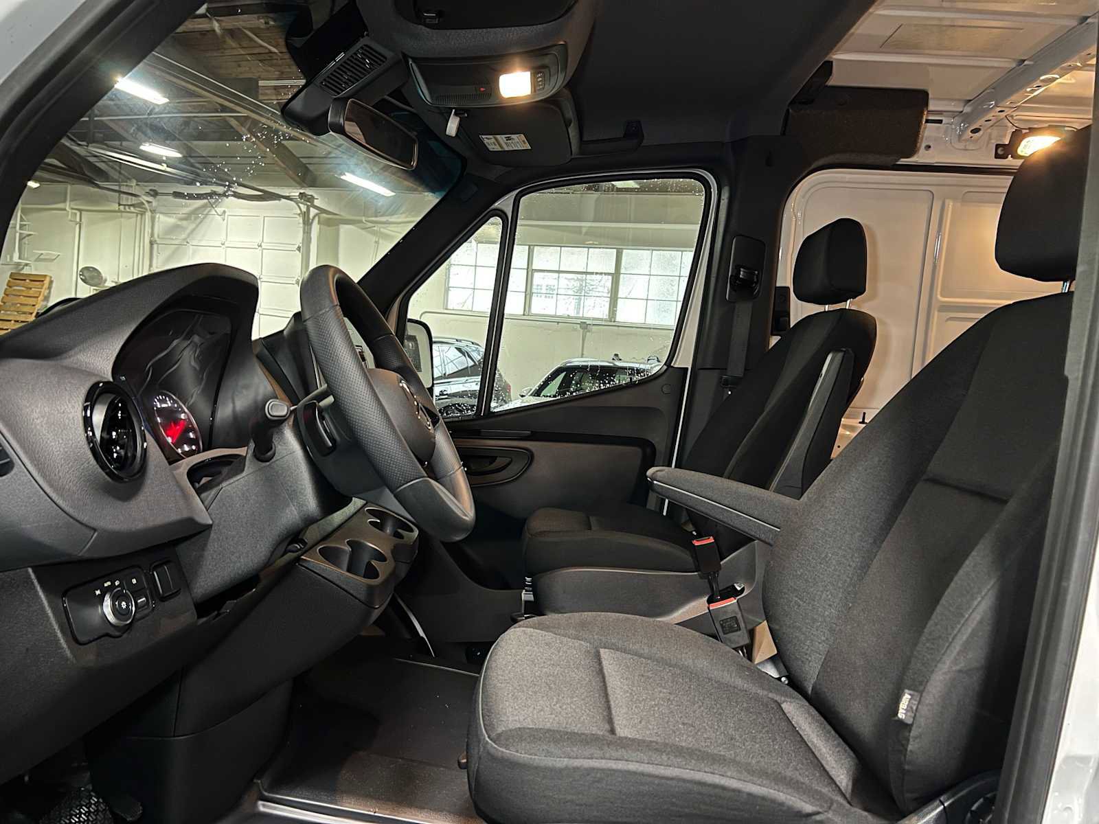Used 2025 Mercedes-Benz Sprinter 2500 image 22