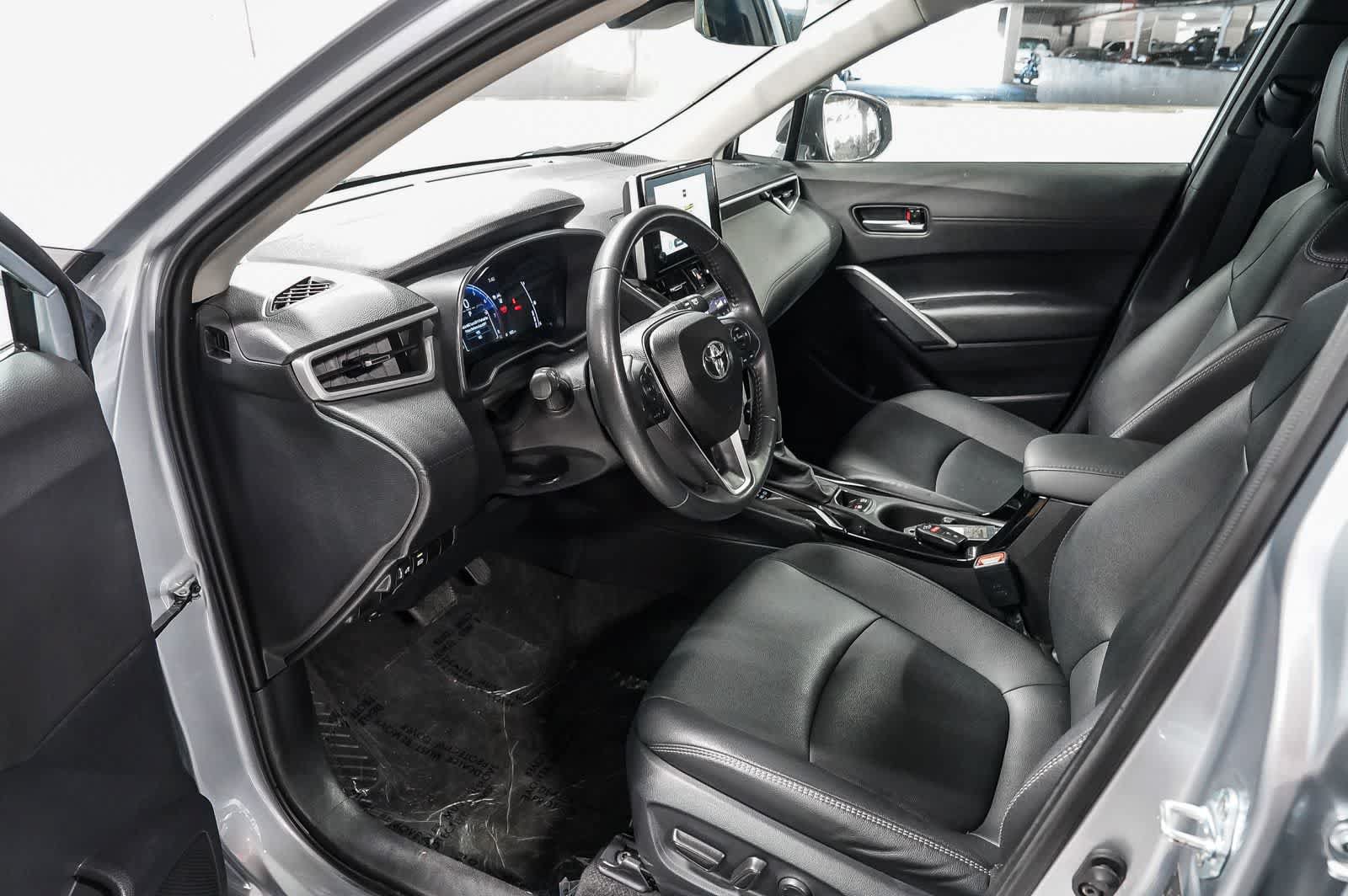 Certified 2025 Toyota Corolla Cross XLE FWD image 17