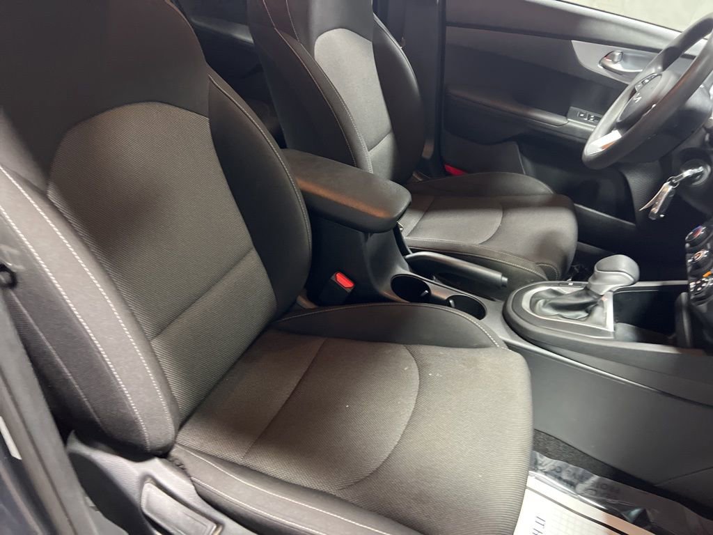 Used 2023 Kia Forte LXS image 9