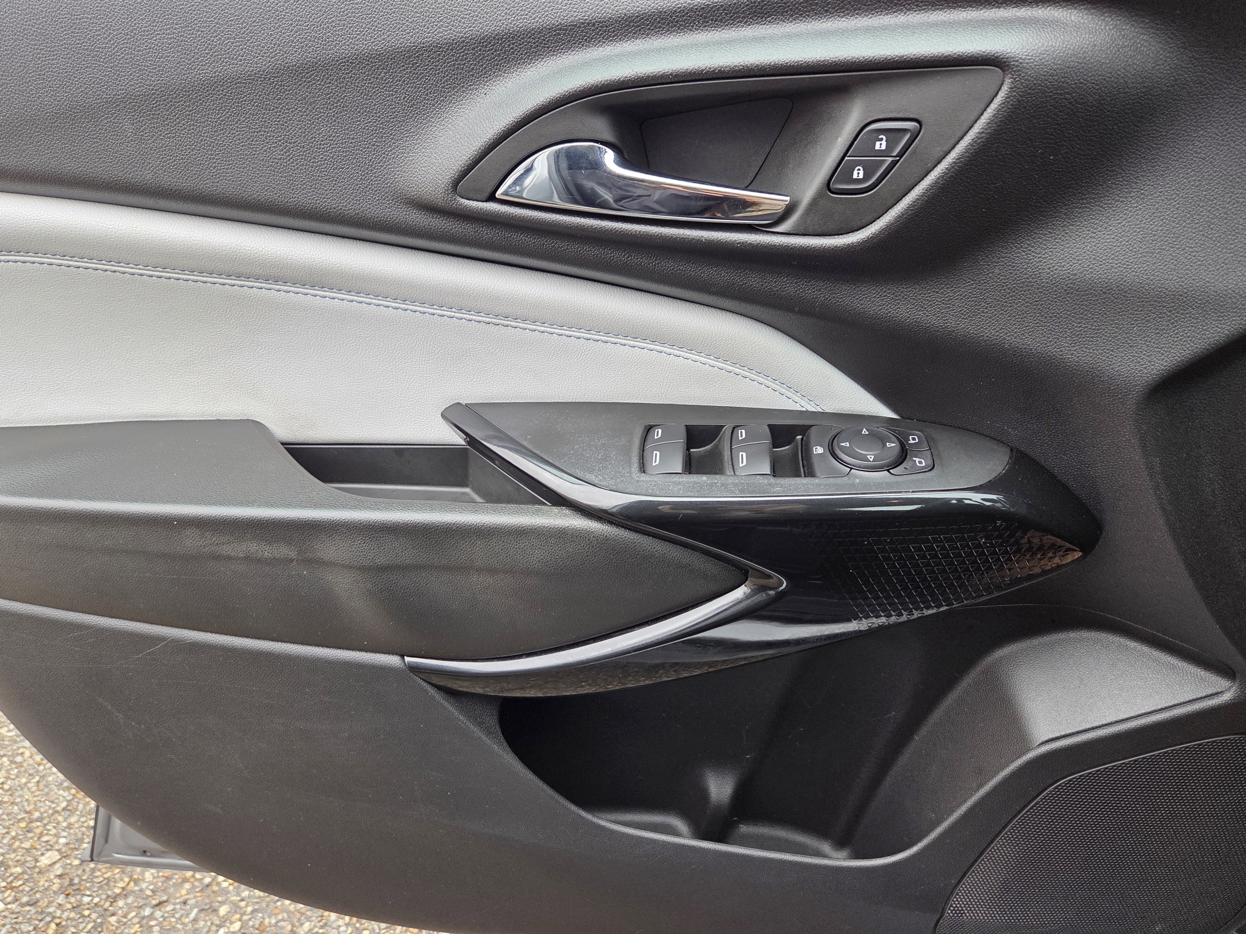 Used 2024 Chevrolet Trax LT w/ Driver Confidence Package image 9