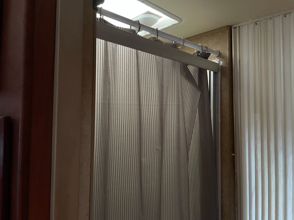 Used 2013 Ford E-450 and Econoline 450 Super Duty w/ Motorhome Prep Pkg RWD image 98