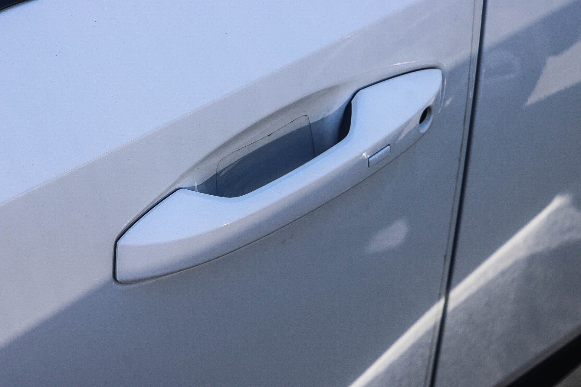 Used 2025 Nissan Kicks SV w/ Charging Package FWD image 9