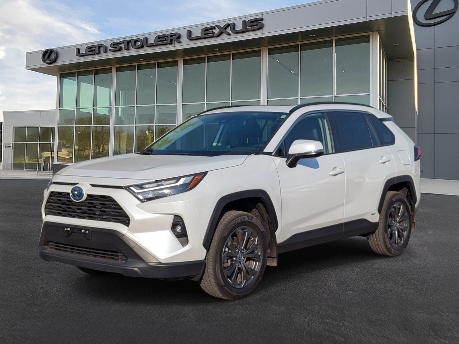 Used 2023 Toyota RAV4 XLE Premium AWD/4WD image 7