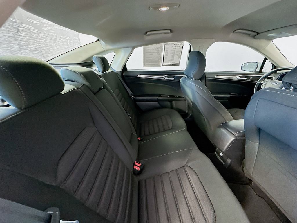 Used 2017 Ford Fusion SE image 24