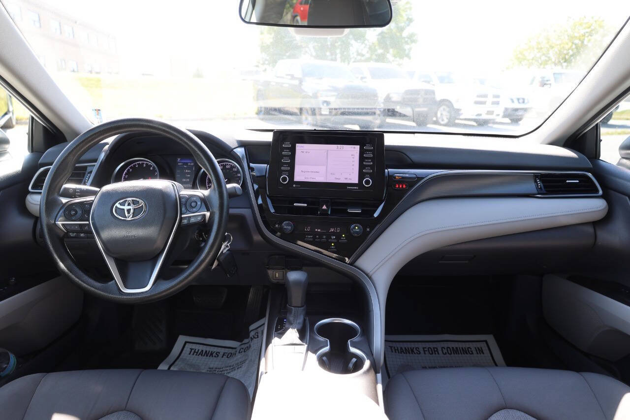 Used 2022 Toyota Camry LE FWD image 14