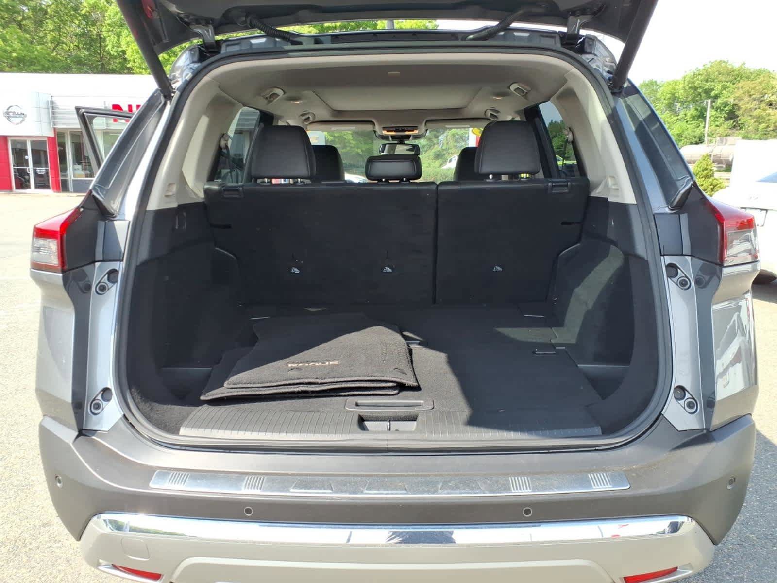 Certified 2023 Nissan Rogue Platinum w/ Platinum Premium Package AWD/4WD image 16
