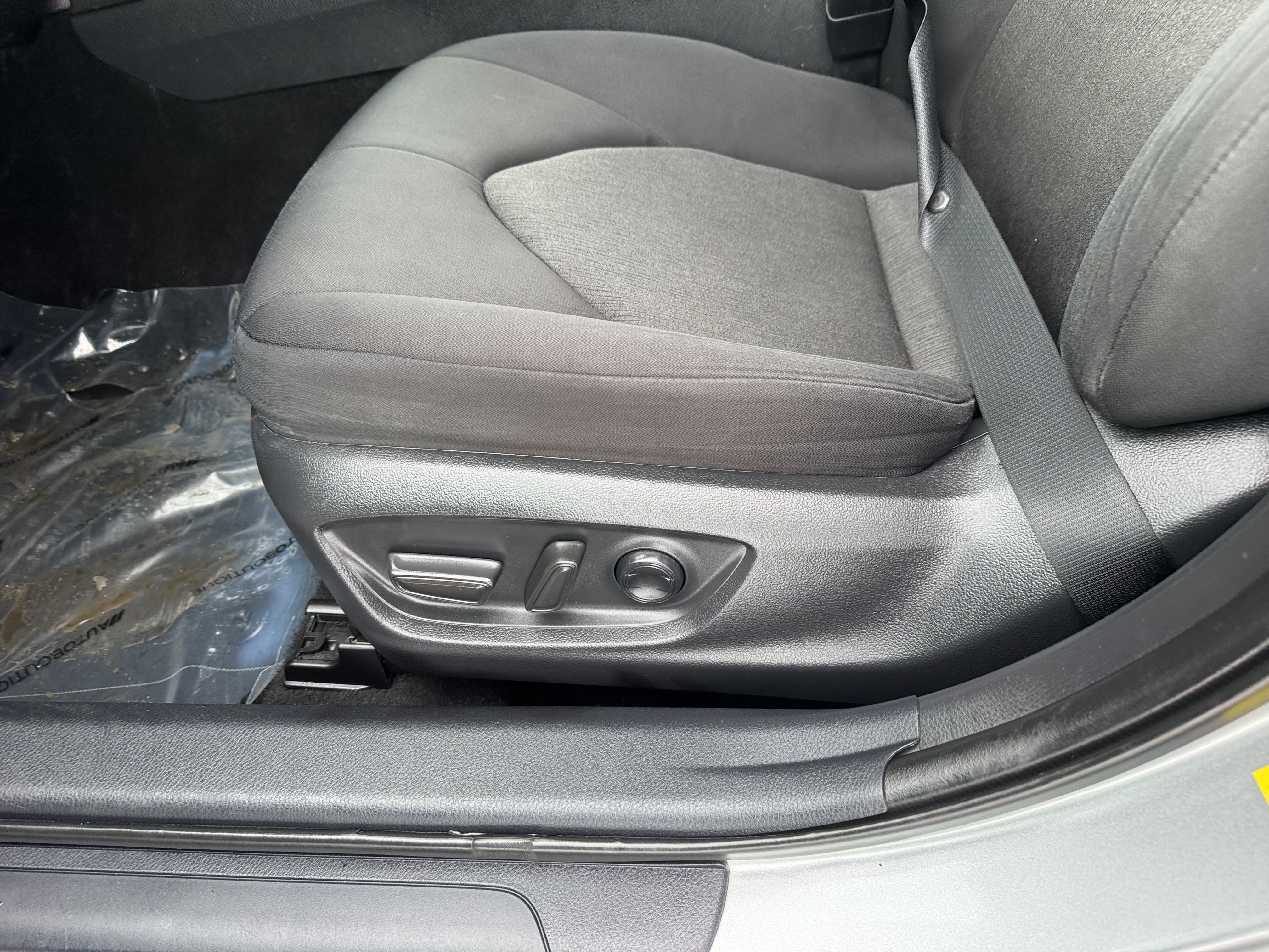 Used 2021 Toyota Camry LE image 24