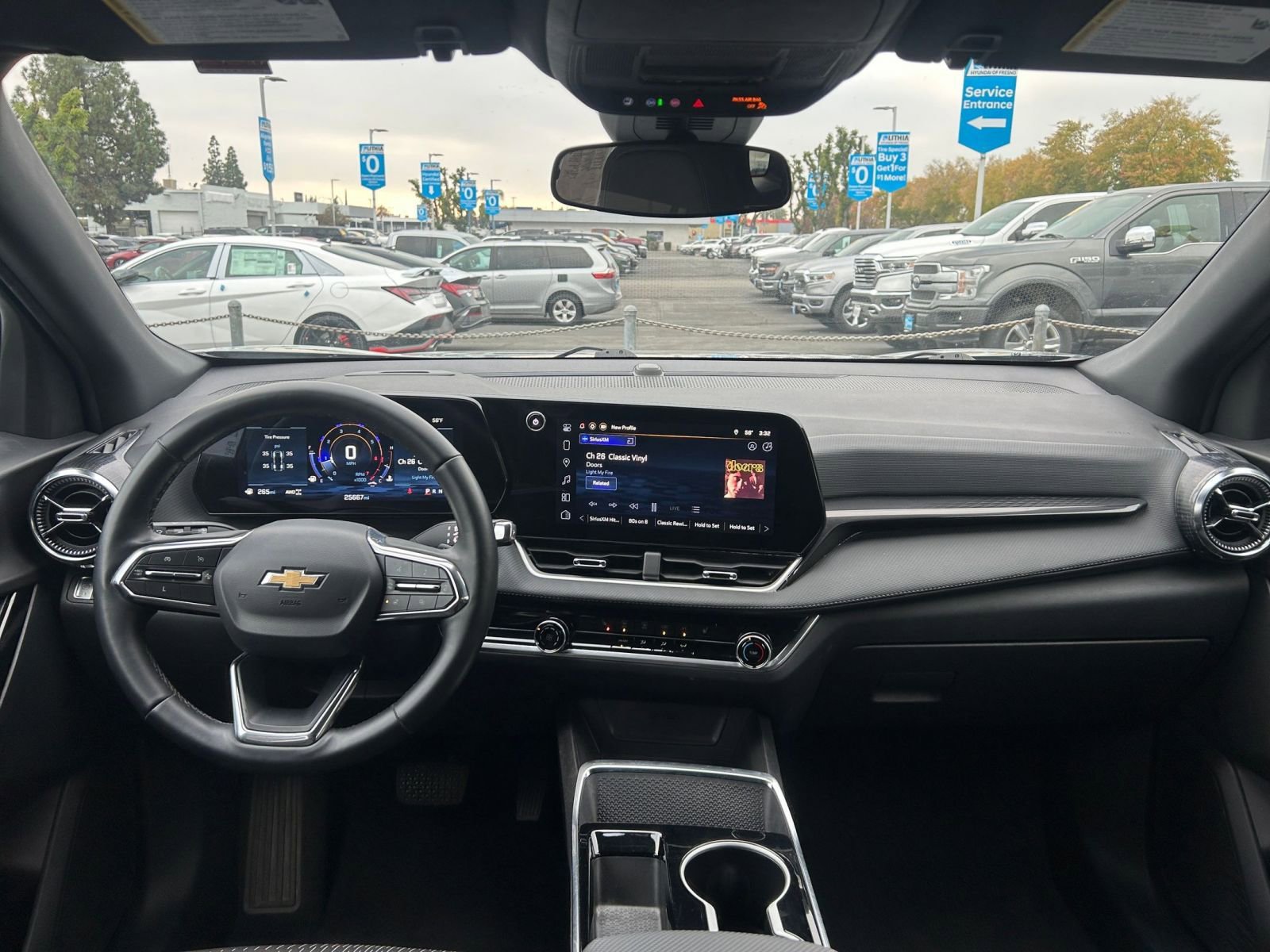 Used 2025 Chevrolet Equinox LT image 32