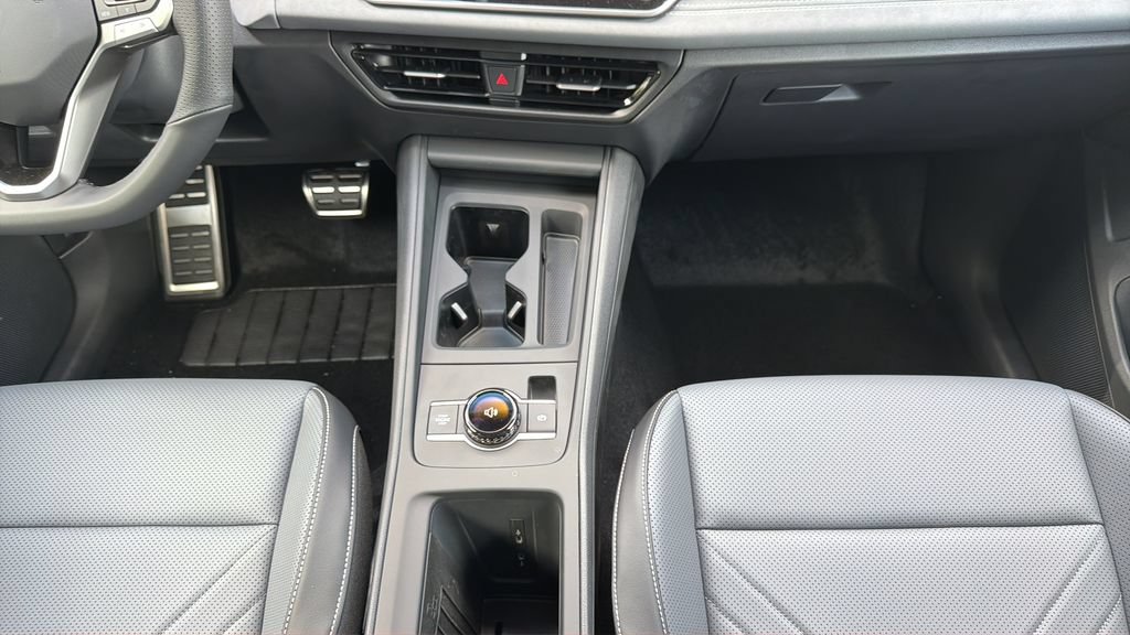 New 2026 Volkswagen Tiguan SE R-Line FWD image 19