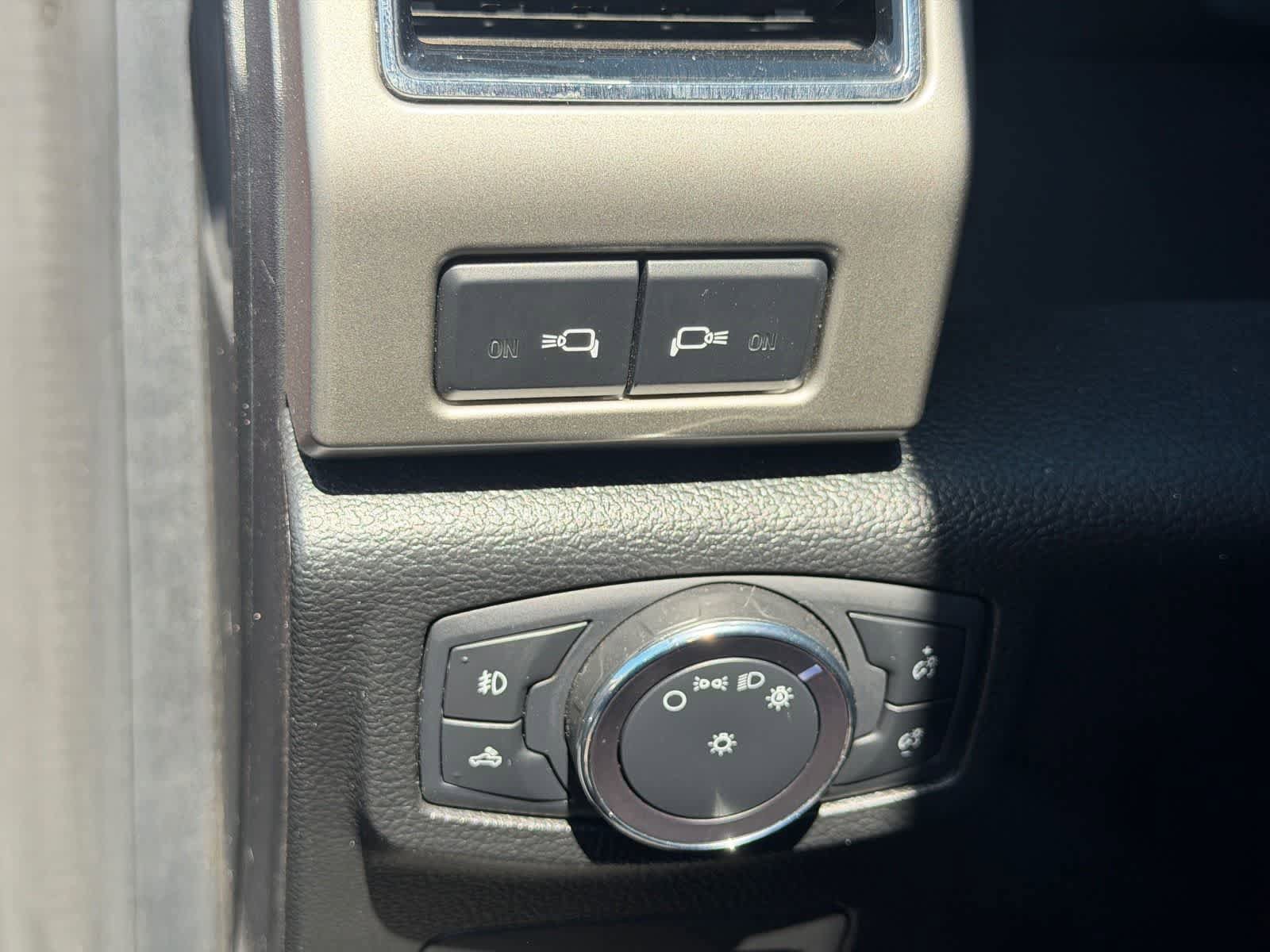 Used 2020 Ford F150 Lariat w/ Equipment Group 502A Luxury AWD/4WD image 14
