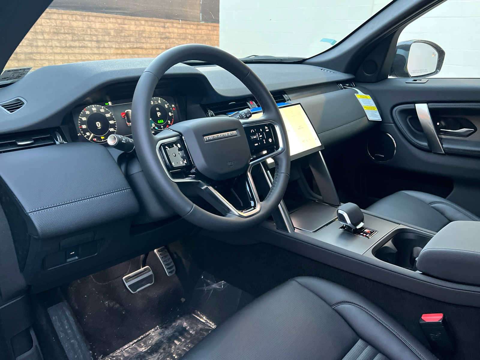 Used 2025 Land Rover Discovery Sport Dynamic SE image 12