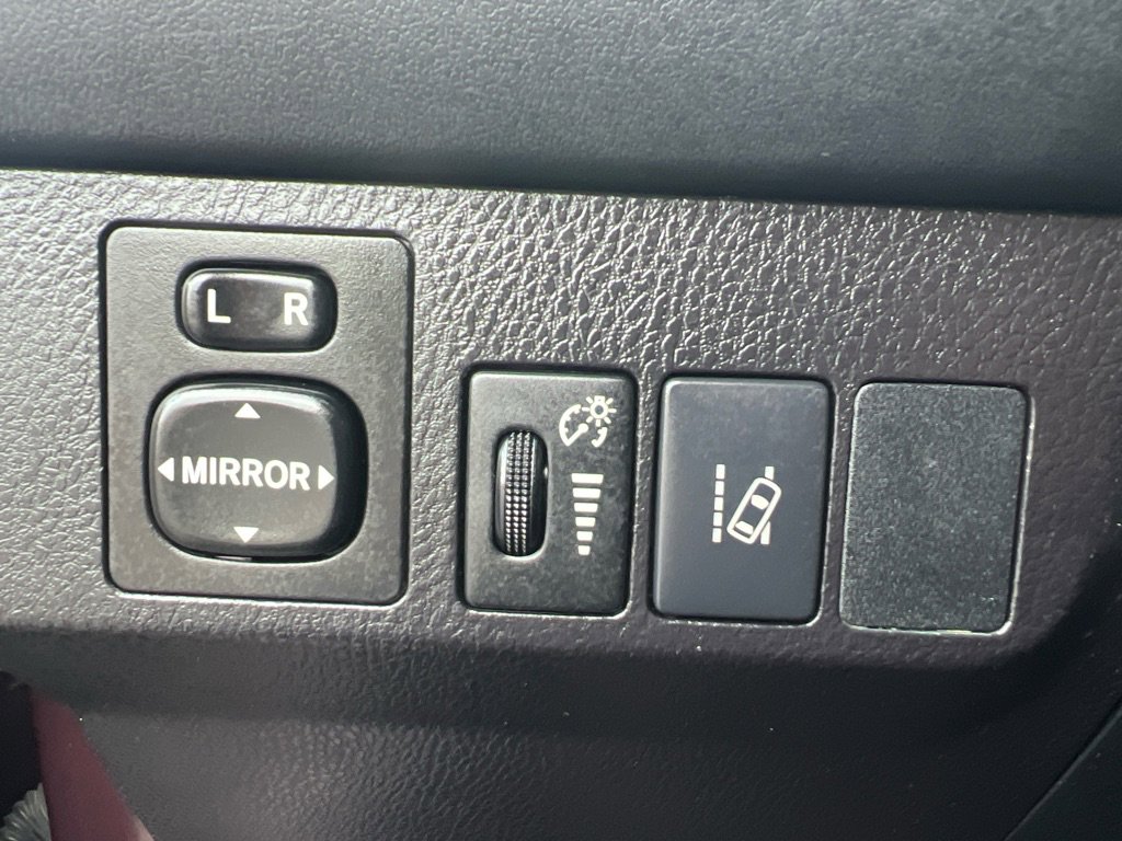 Used 2018 Toyota RAV4 LE image 26