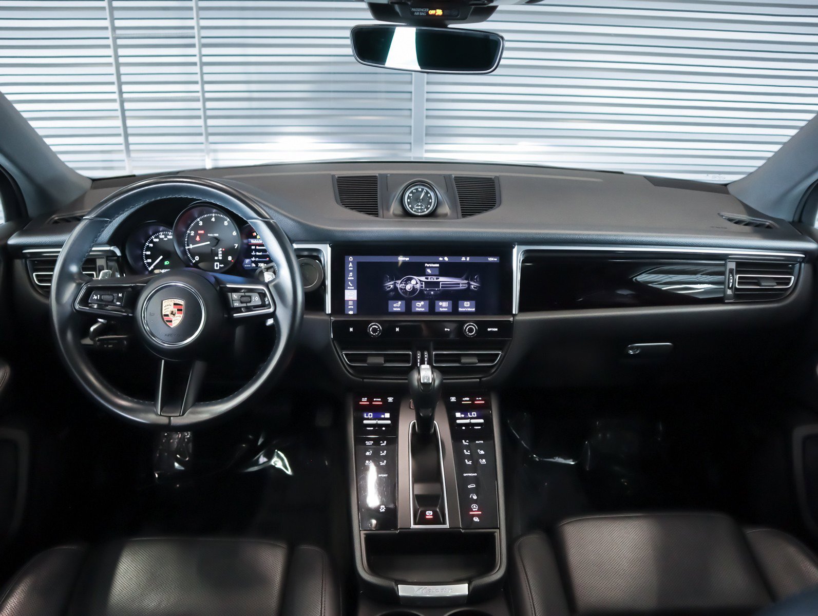 Certified 2022 Porsche Macan AWD/4WD image 12