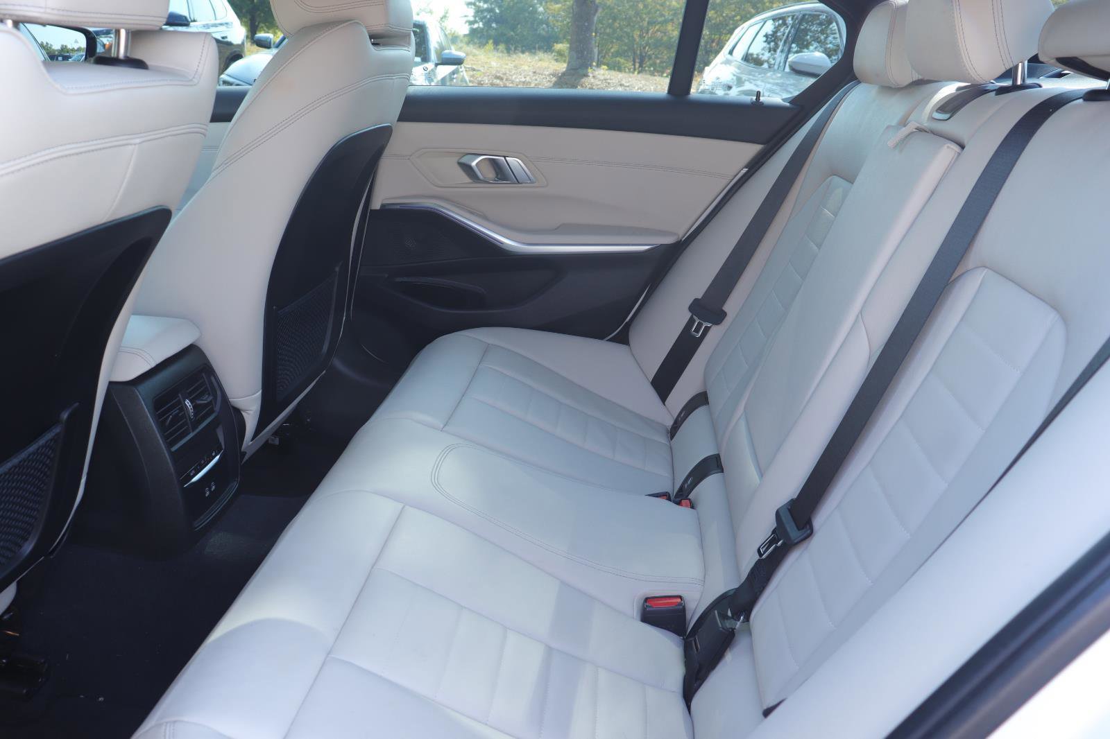 Used 2022 BMW 330i Sedan w/ M Sport Package RWD image 13