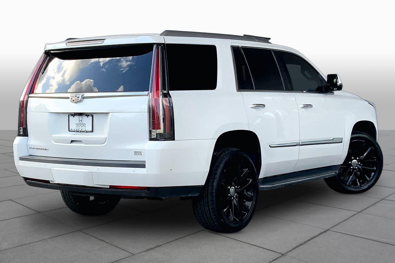 Used 2018 Cadillac Escalade Luxury AWD/4WD image 13