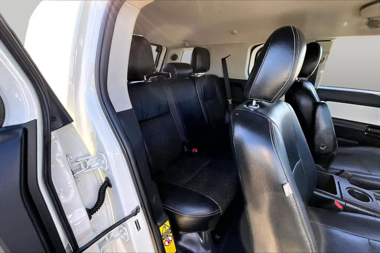 Used 2014 Toyota FJ Cruiser 4WD w/ Upgrade Package image 19
