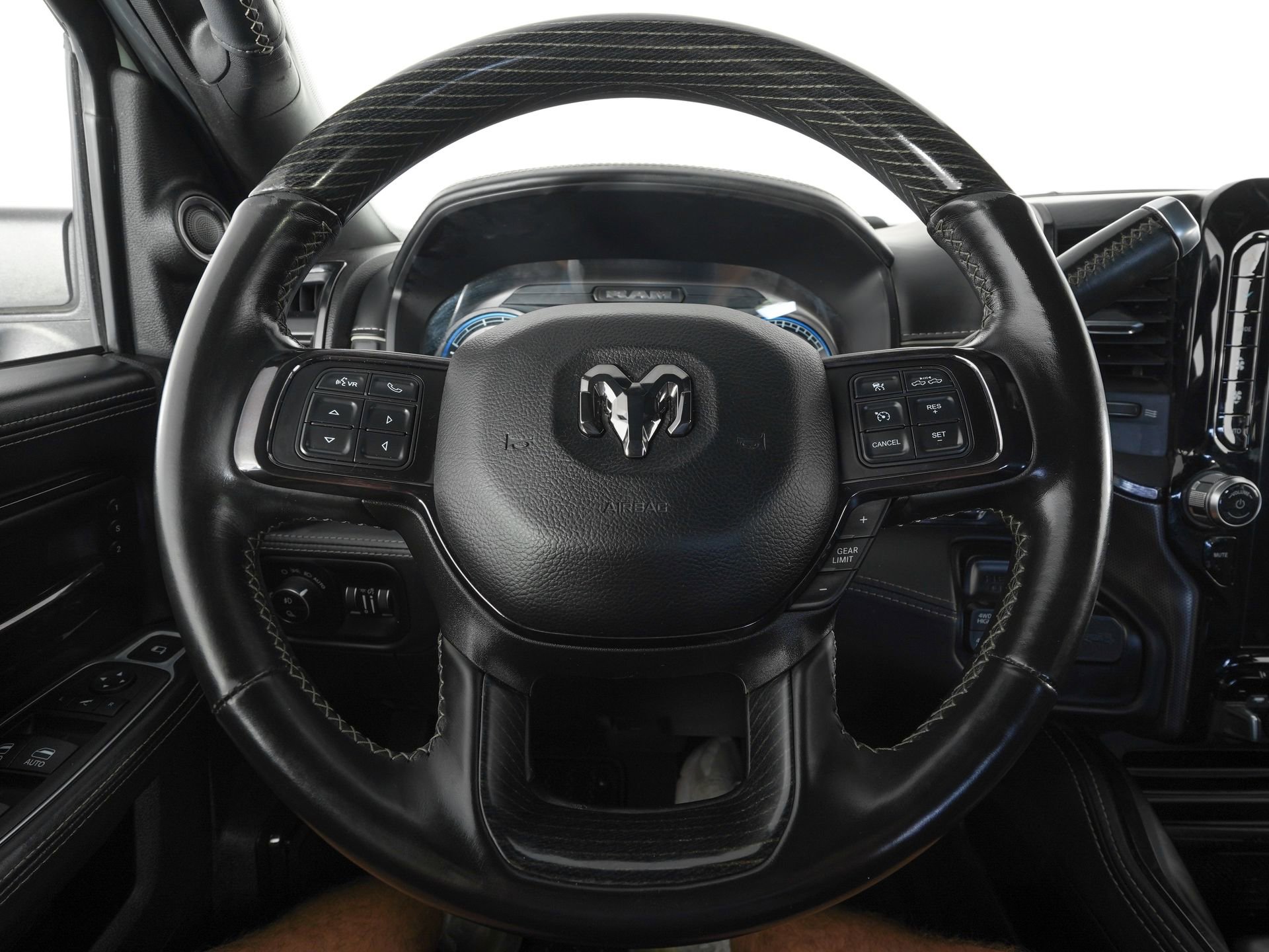 Used 2022 RAM 2500 Limited AWD/4WD image 16