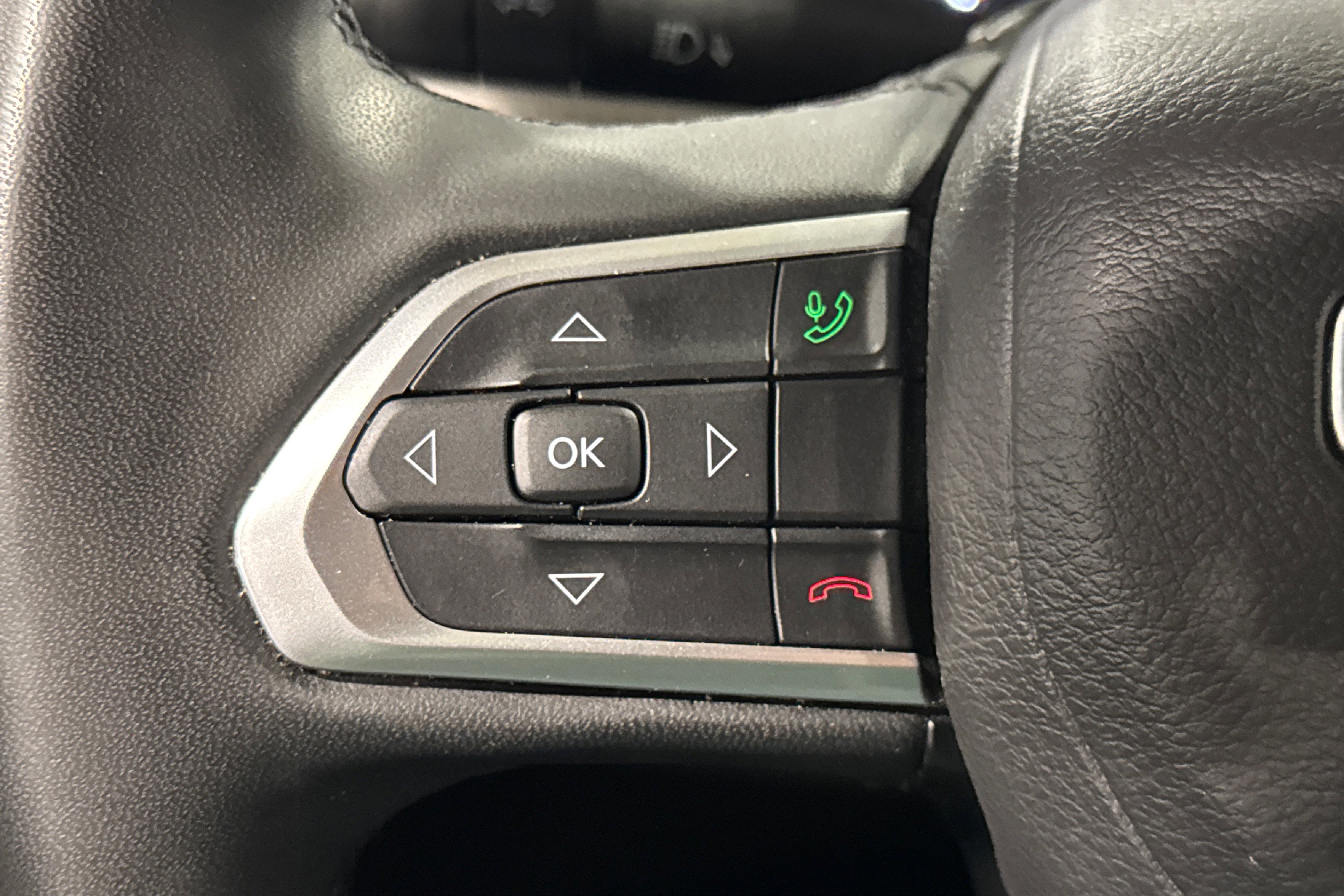 Used 2025 Jeep Compass Limited image 23