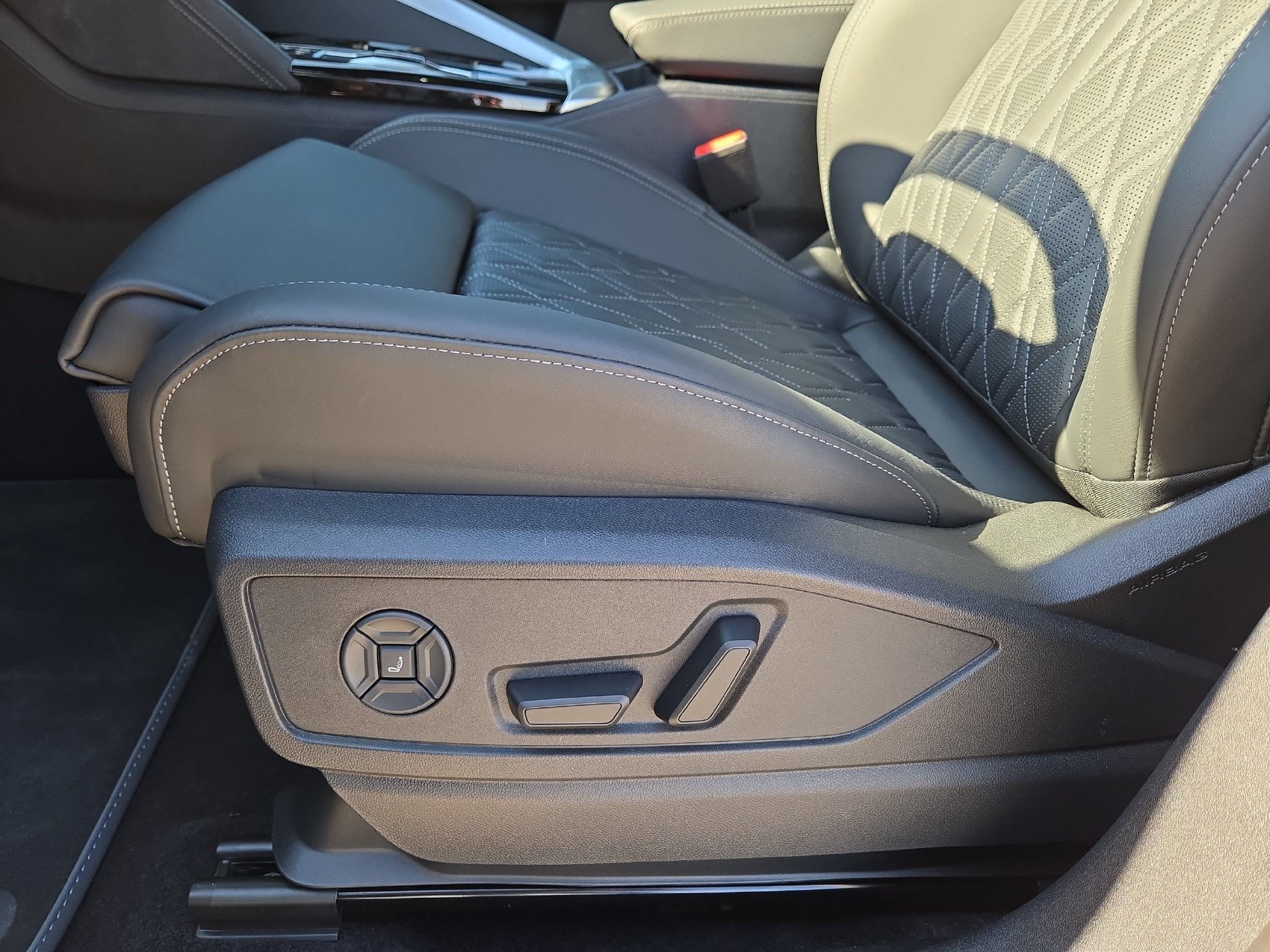 Used 2026 Audi SQ5 Premium Plus AWD/4WD image 17