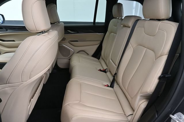 Used 2024 Jeep Grand Cherokee Limited AWD/4WD image 29