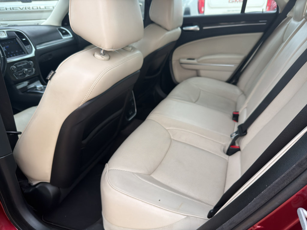 Used 2018 Chrysler 300 Limited RWD image 23