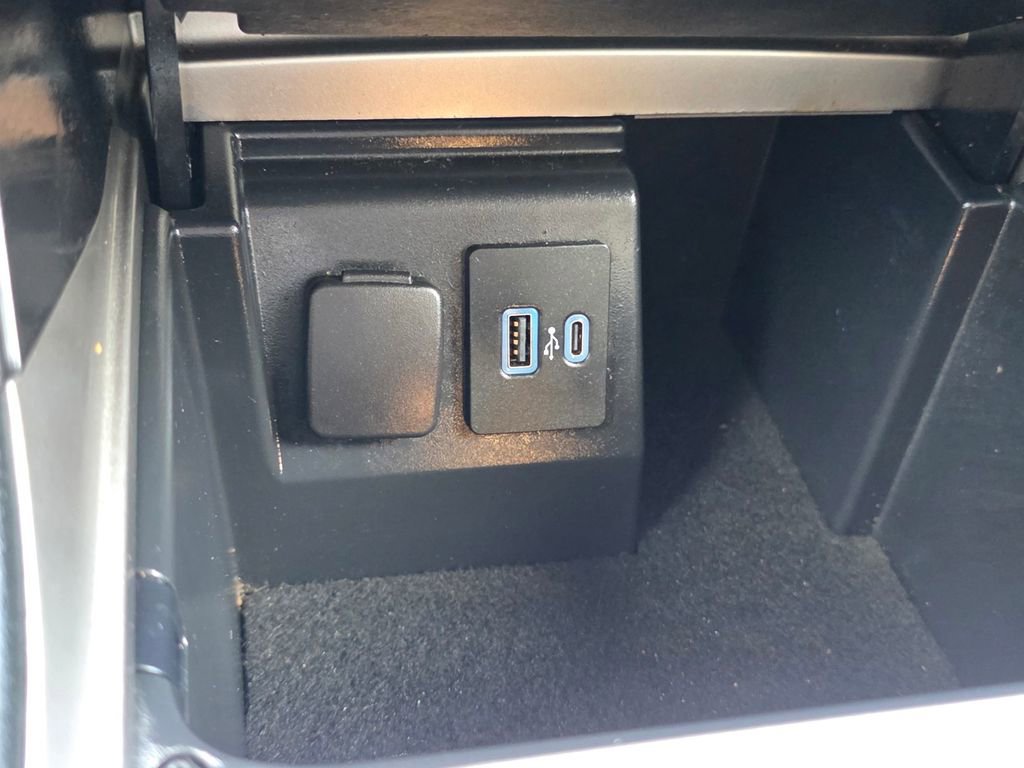 Used 2021 Ford Explorer XLT image 27