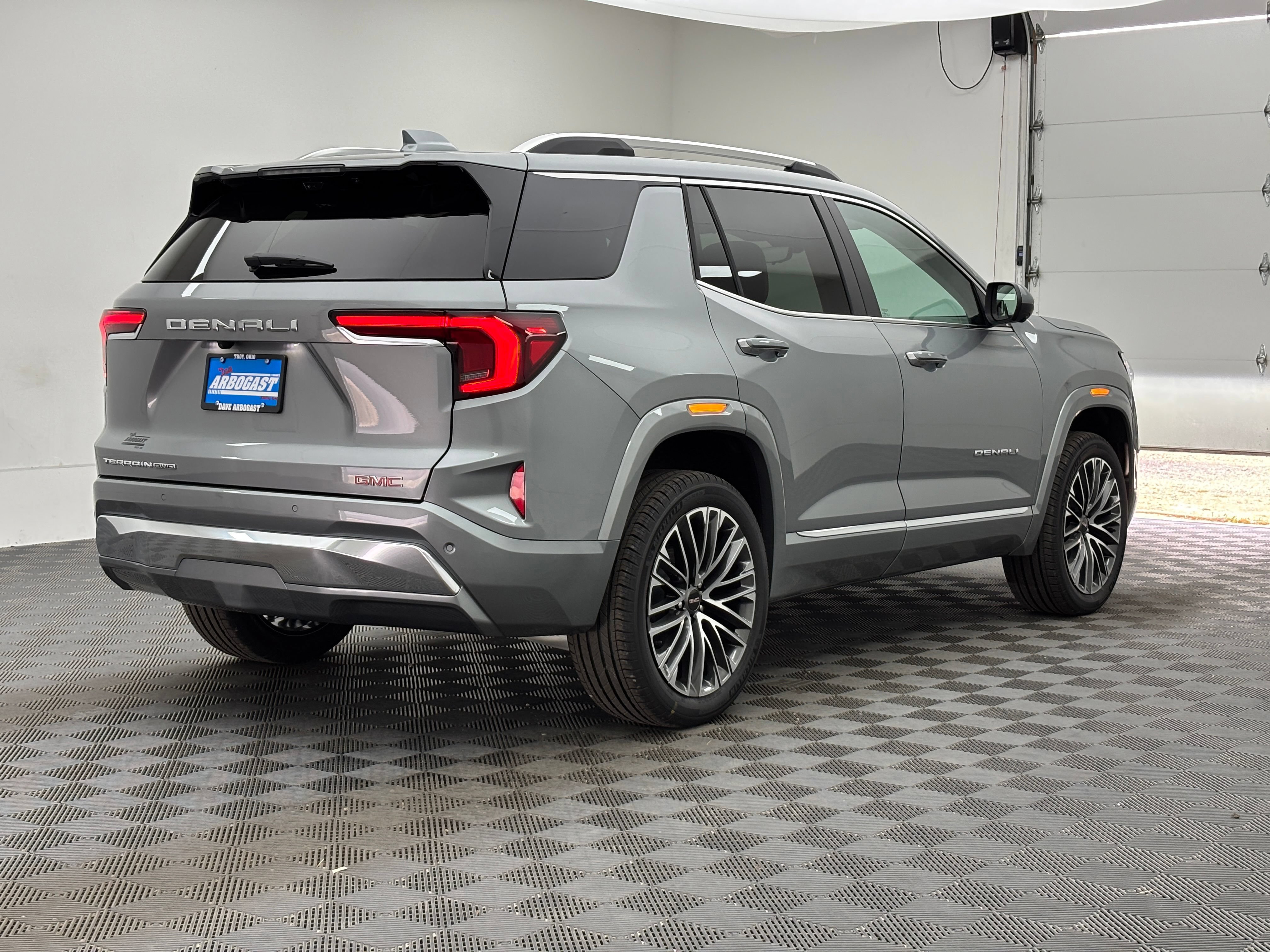 New 2027 GMC Terrain Denali w/ LPO, Floor Liner Package AWD/4WD image 9