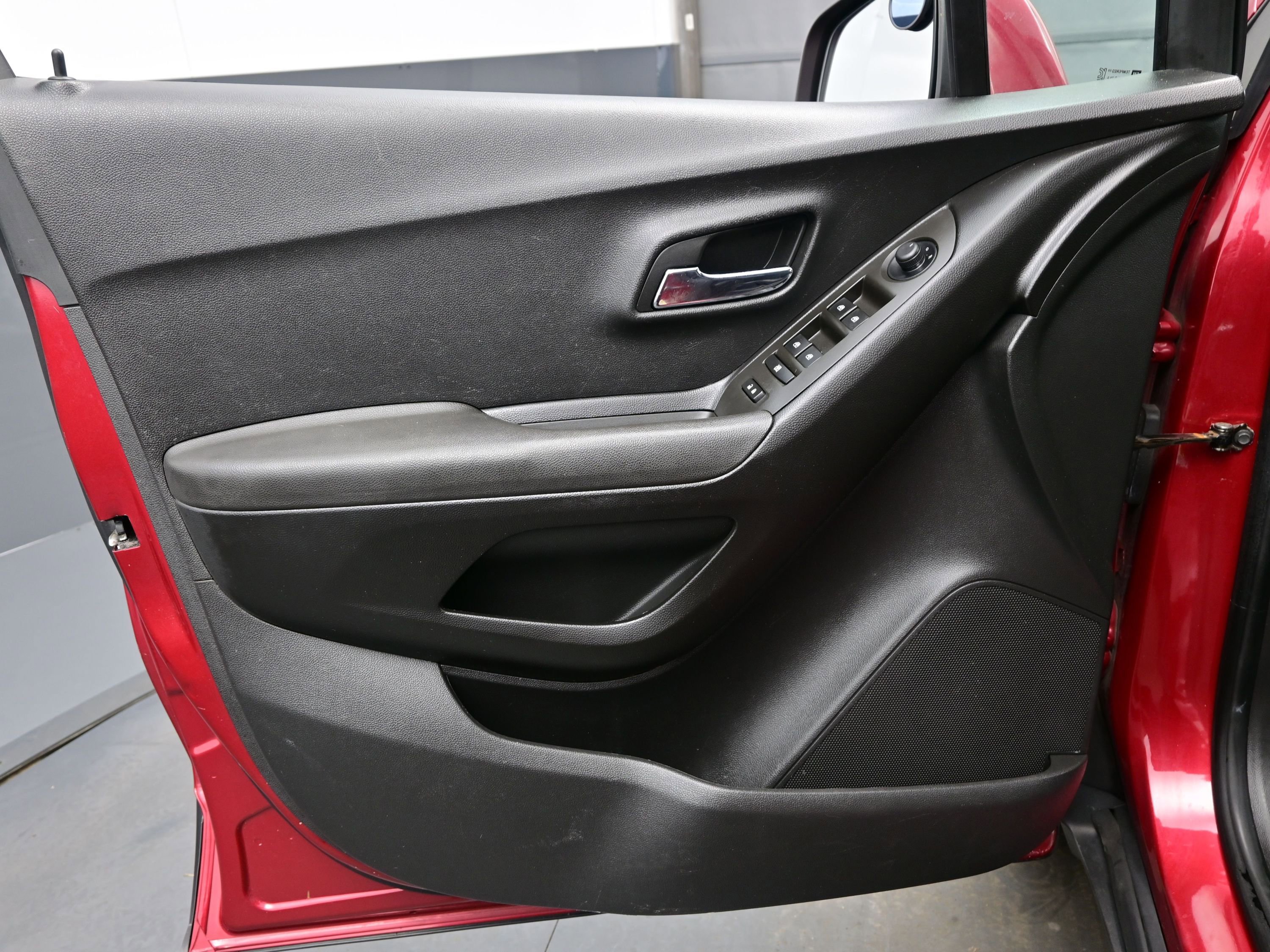 Used 2015 Chevrolet Trax LT w/ LT Plus Package FWD image 9