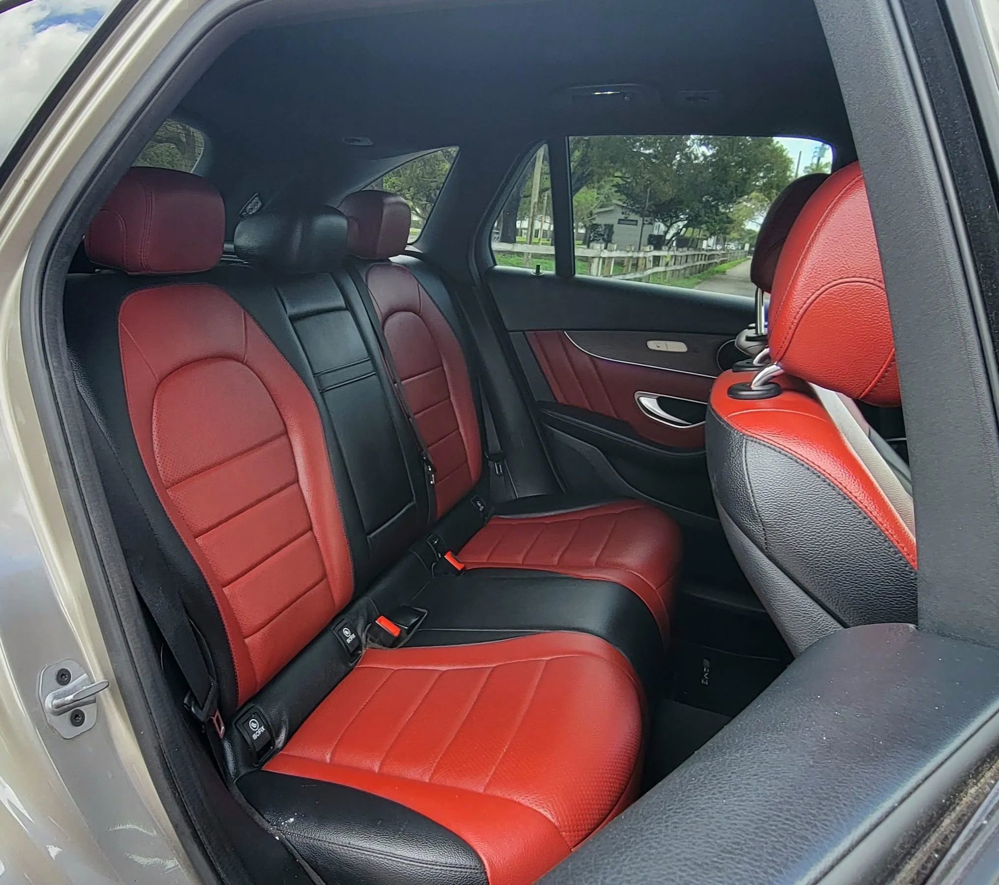 Used 2022 Mercedes-Benz GLC 300 4MATIC w/ AMG Line image 8