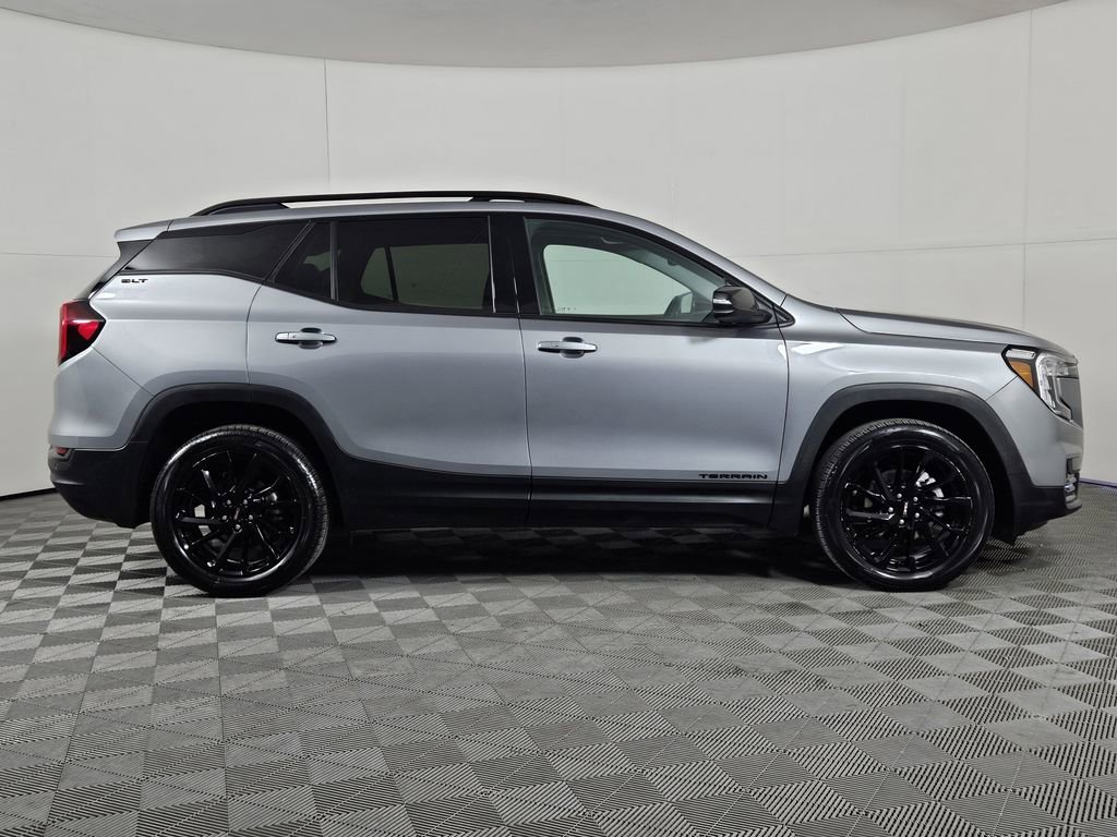 Used 2024 GMC Terrain SLT w/ Elevation Edition image 3