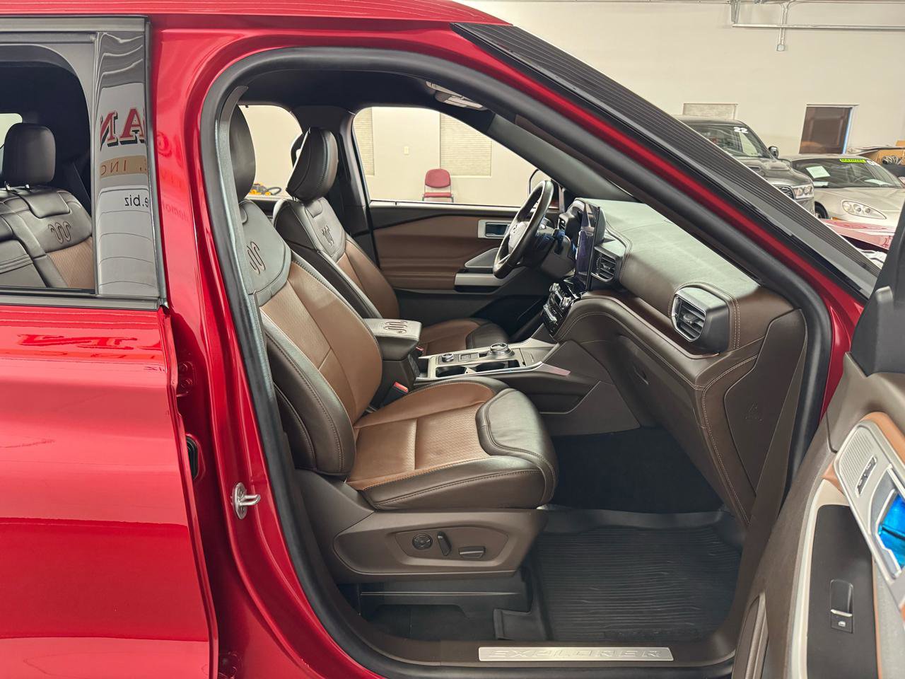 Used 2021 Ford Explorer King Ranch w/ Premium Technology Package AWD/4WD image 43