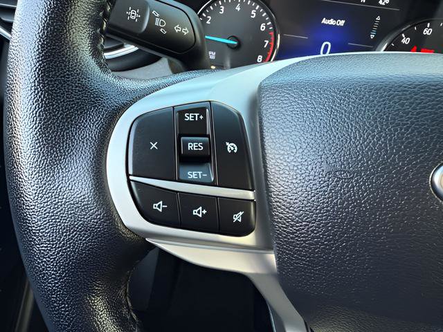 Used 2022 Ford Explorer XLT w/ Equipment Group 202A AWD/4WD image 17