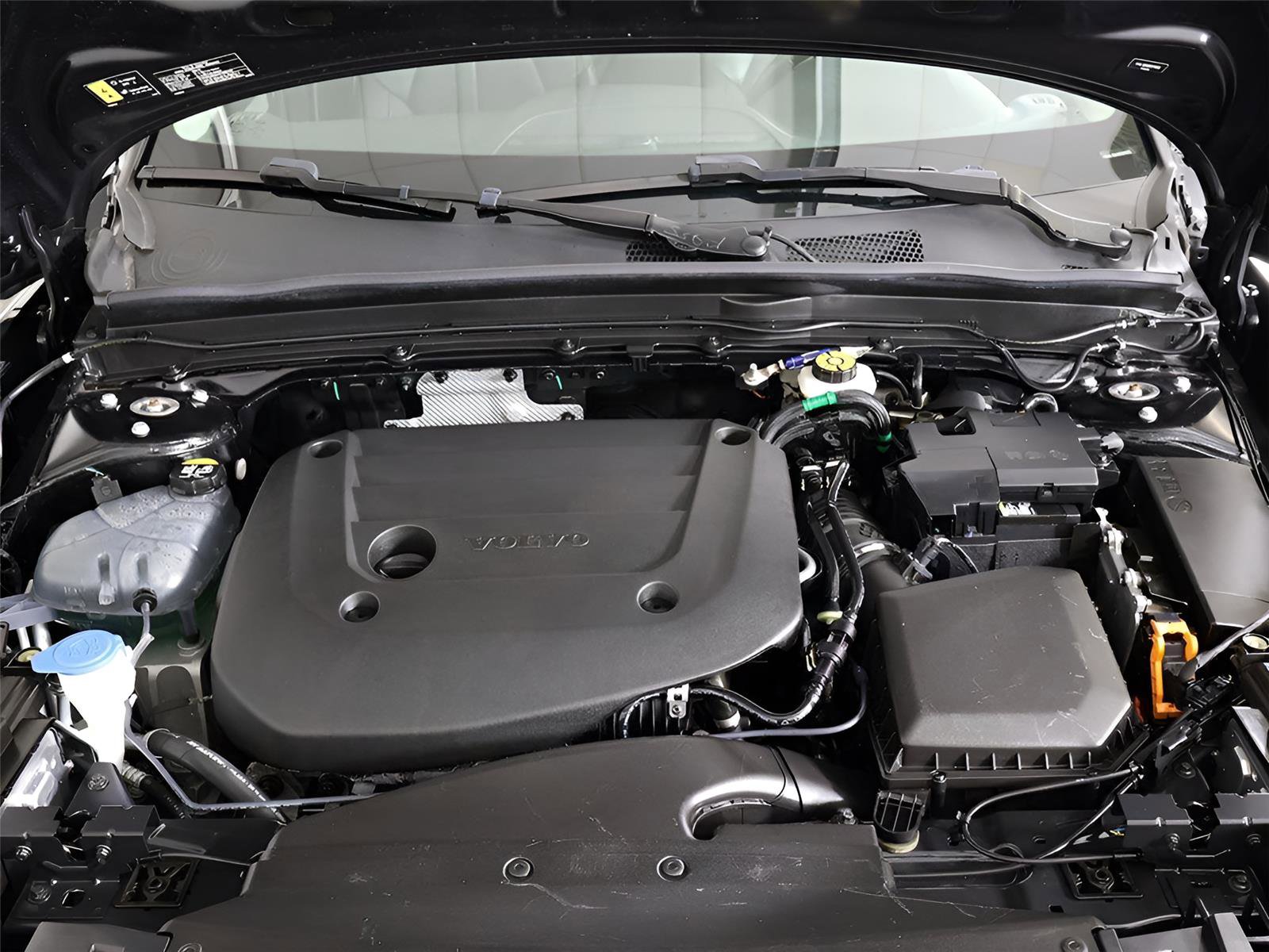 Used 2023 Volvo XC40 B5 Plus w/ Protection Package Premier image 23