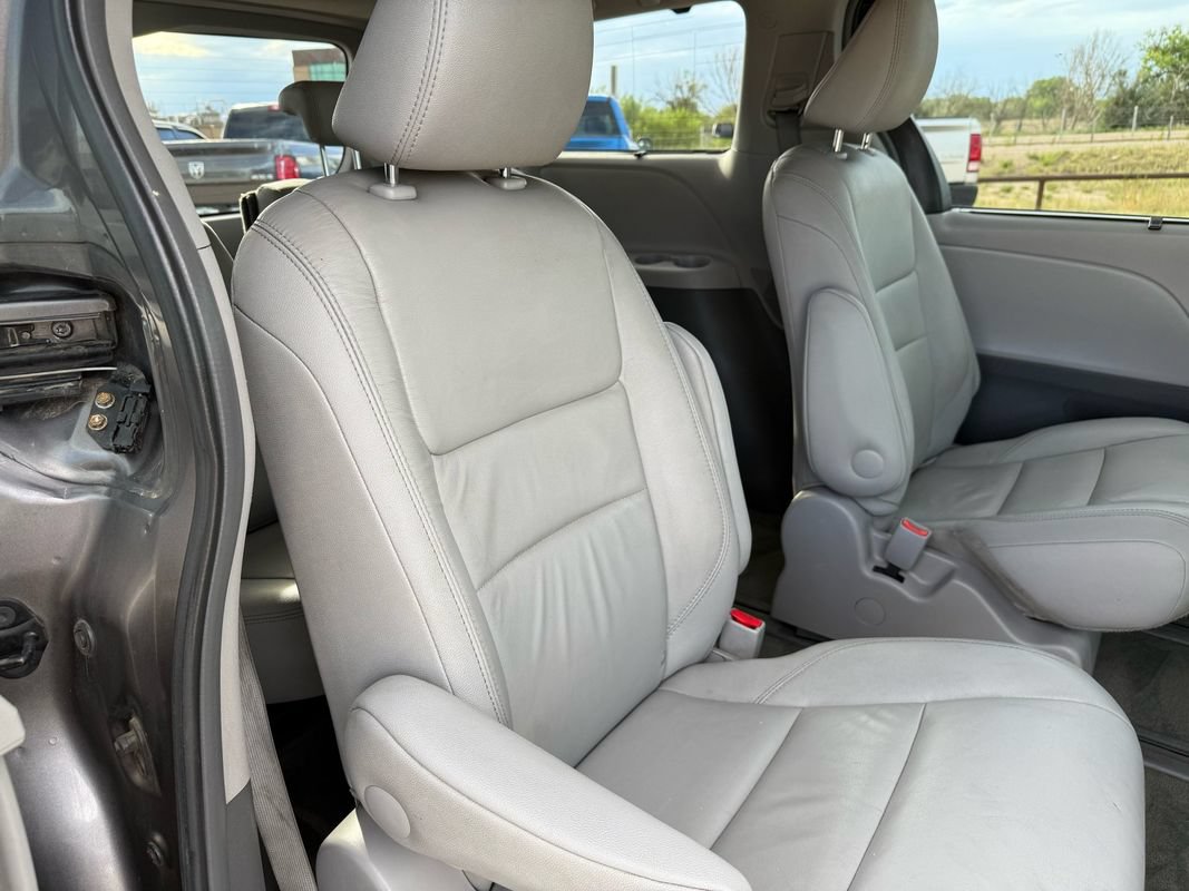 Used 2017 Toyota Sienna XLE w/ XLE Navigation Package AWD/4WD image 22