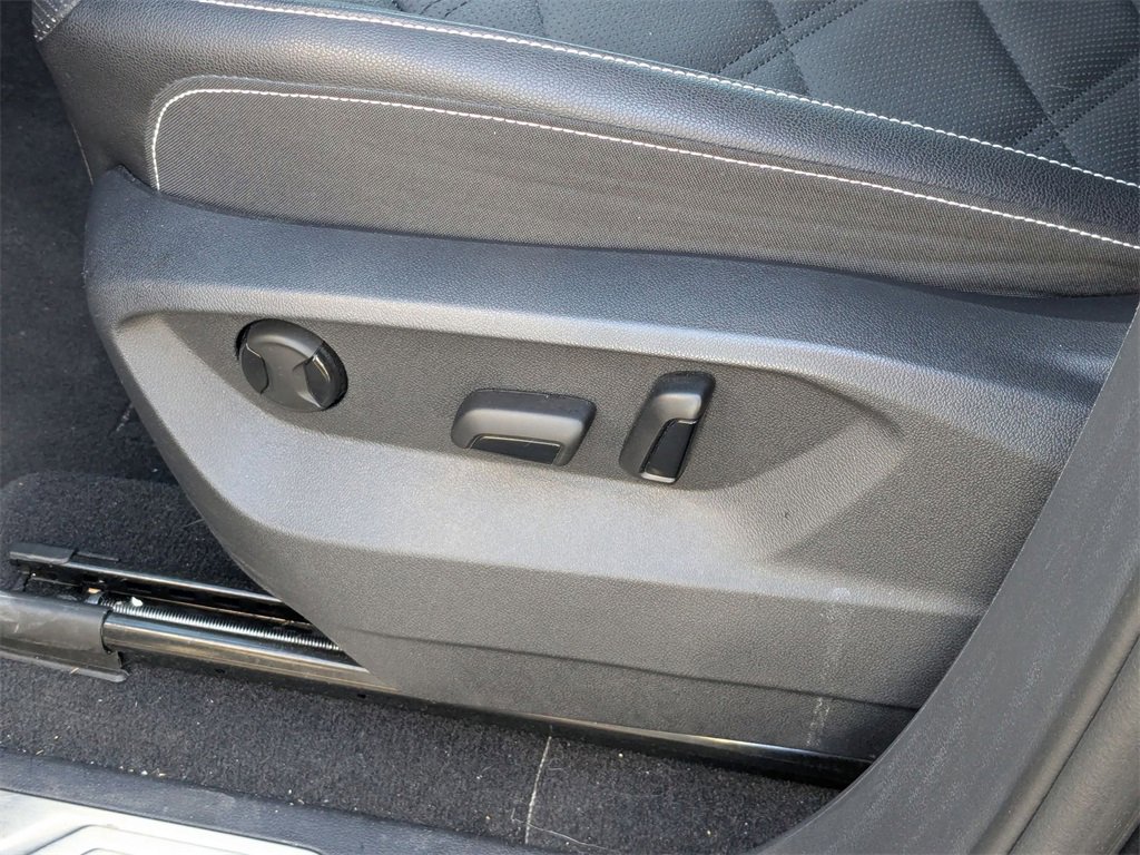 Used 2025 Volkswagen Atlas SE image 16