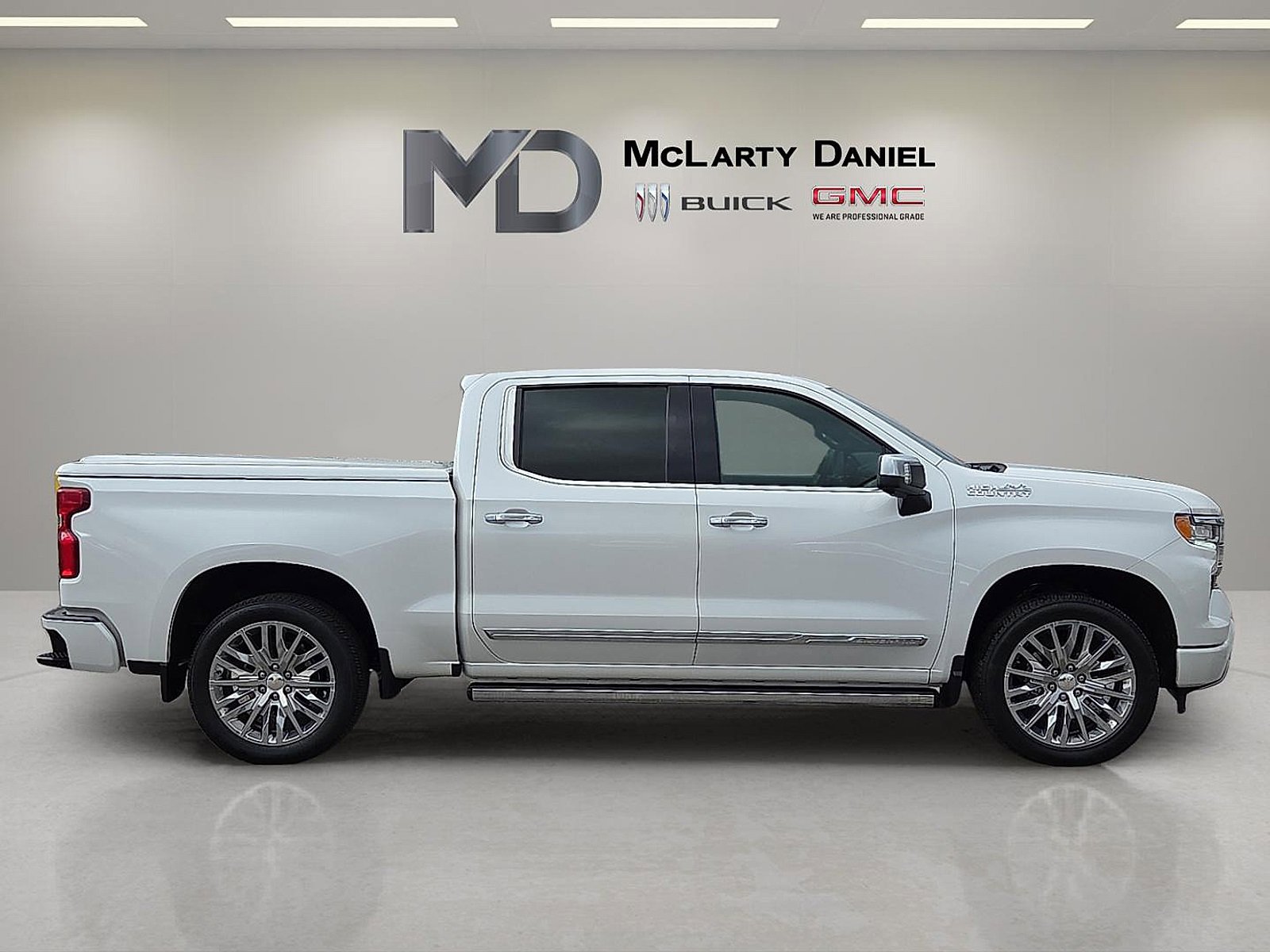 Used 2025 Chevrolet Silverado 1500 High Country image 6