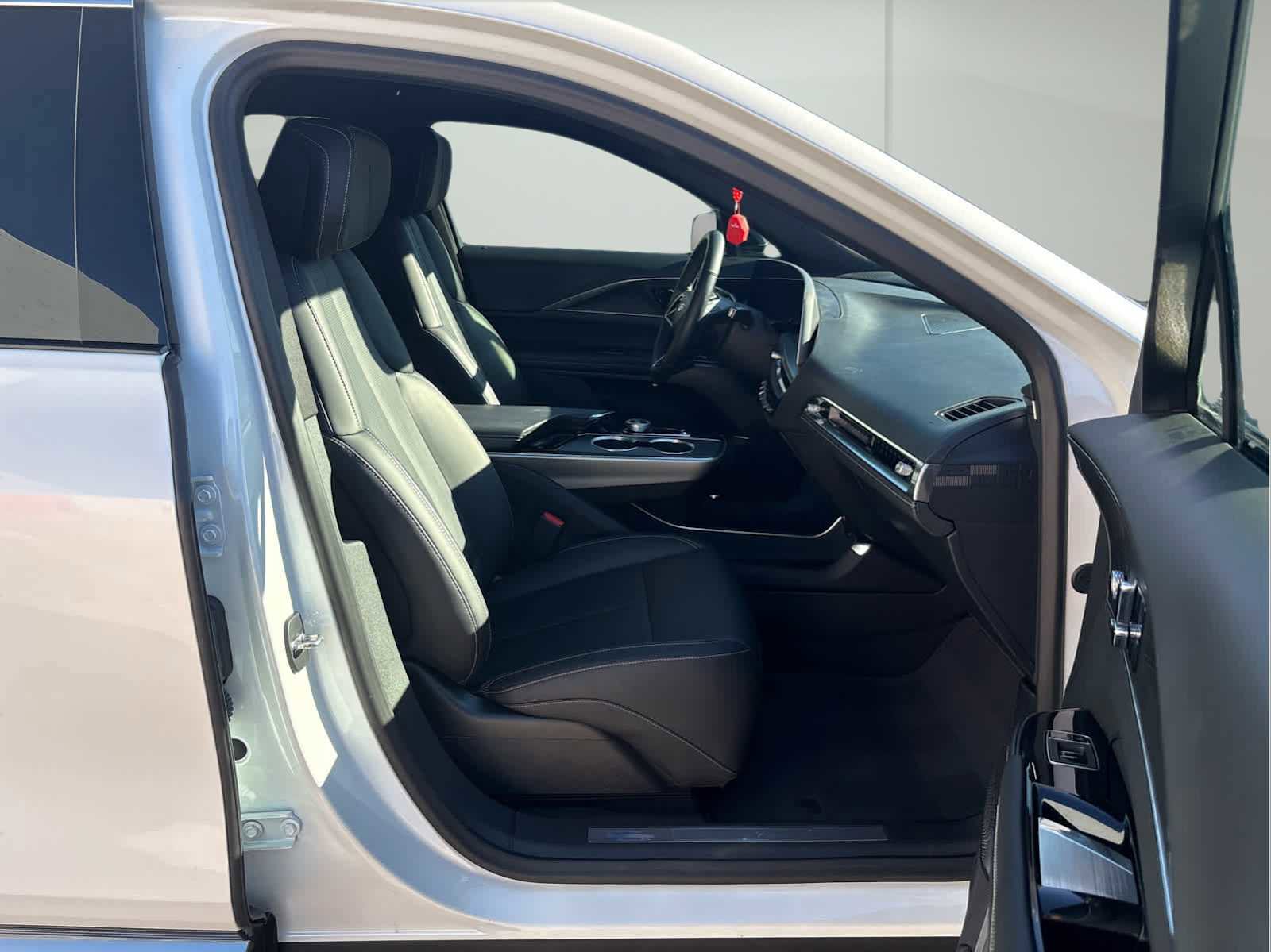 Used 2024 Cadillac Lyriq Luxury image 16