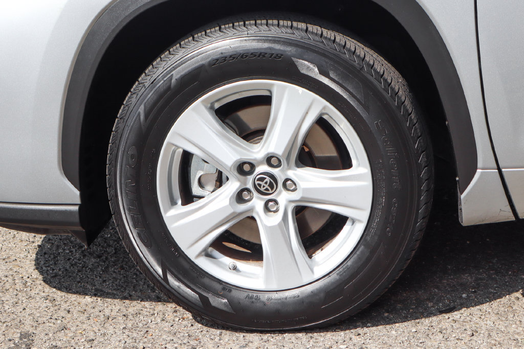 Used 2021 Toyota Highlander L FWD image 50