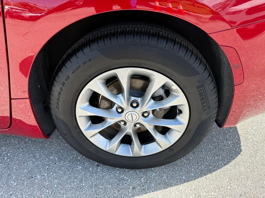 Used 2026 Chrysler Pacifica Limited image 10