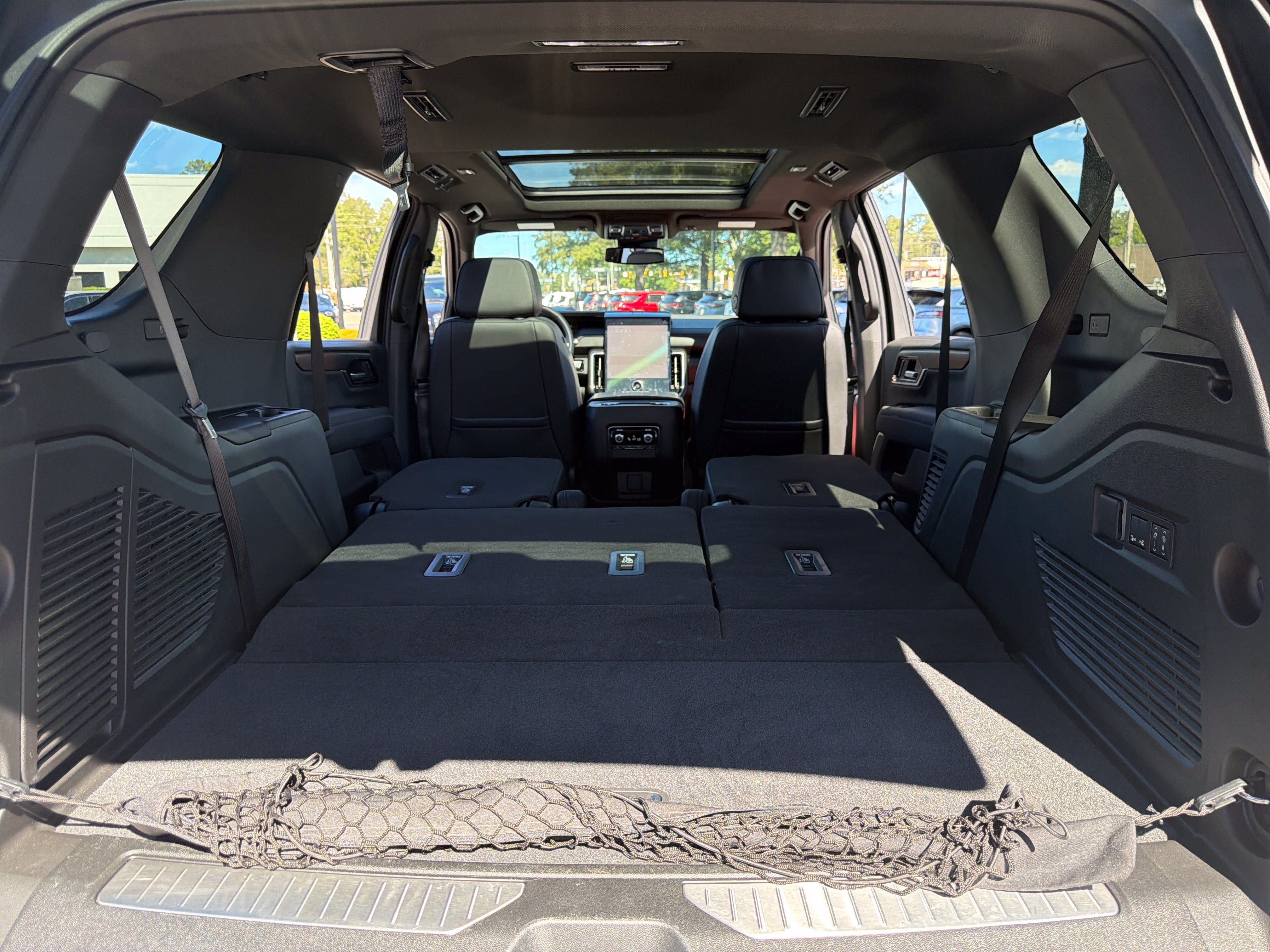 Used 2025 GMC Yukon Denali w/ Sun & Power Step Package AWD/4WD image 34